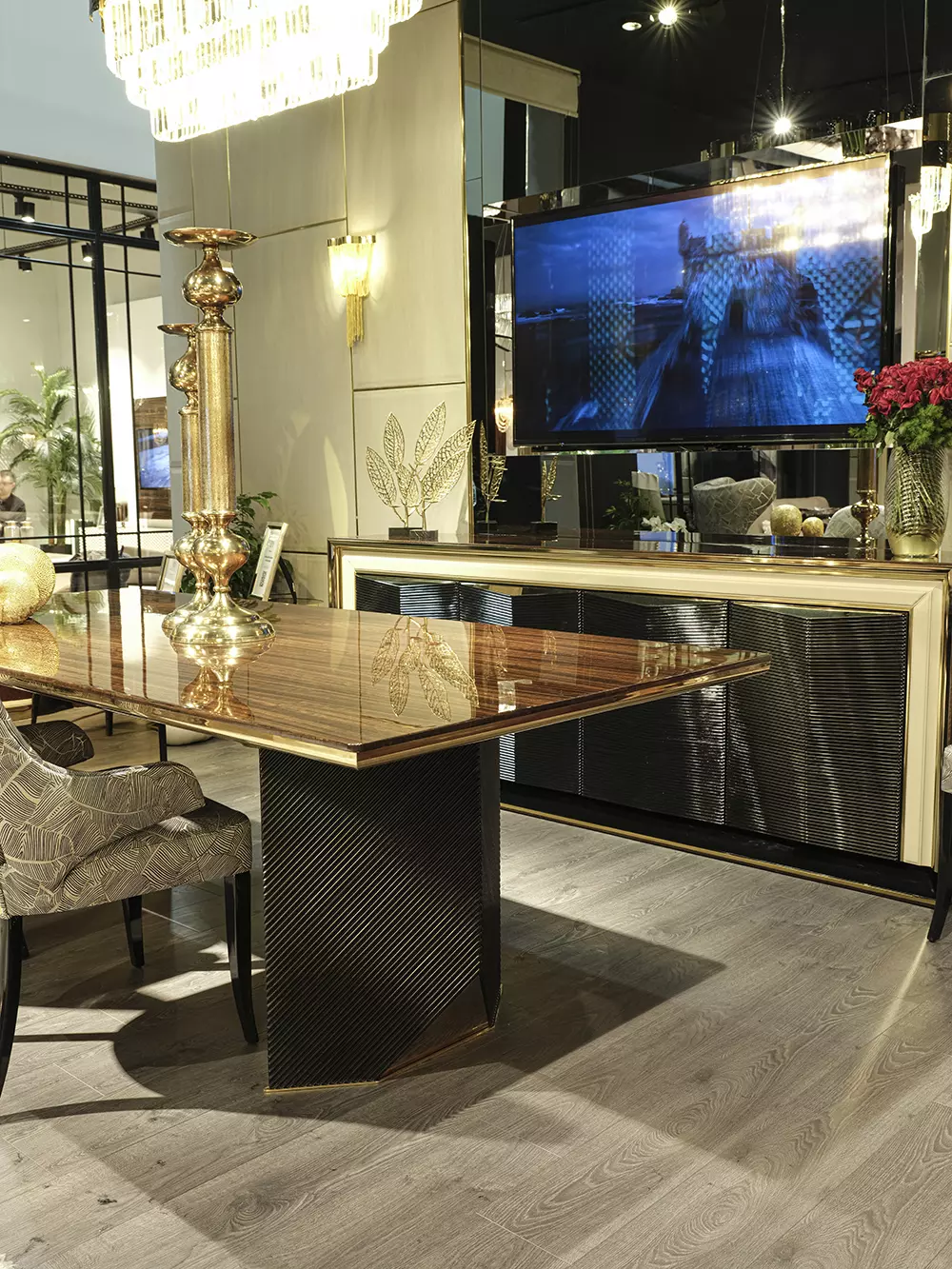 AQUA Dining Room, which is a partner of your delicious meals, comes to add a different atmosphere to your dining rooms.