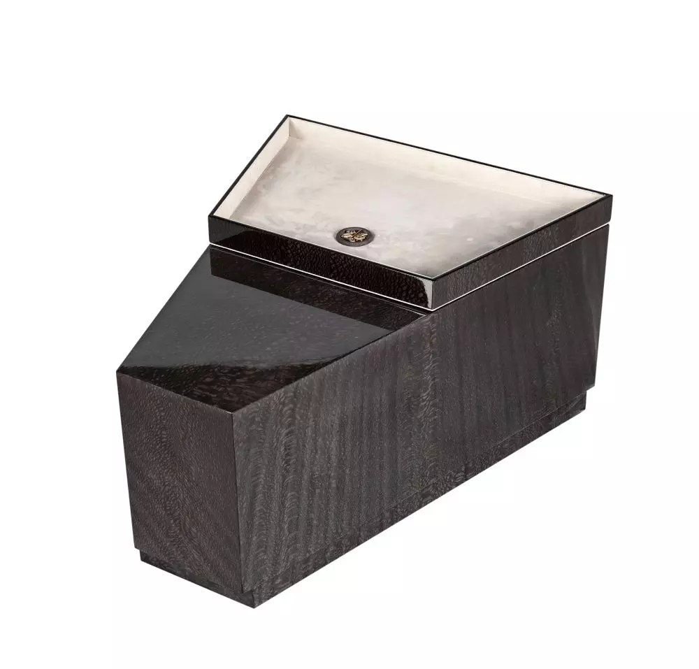 With its stylish appearance, BITTER Coffee Table continues to add a modern look as the most stylish furniture of your living rooms.