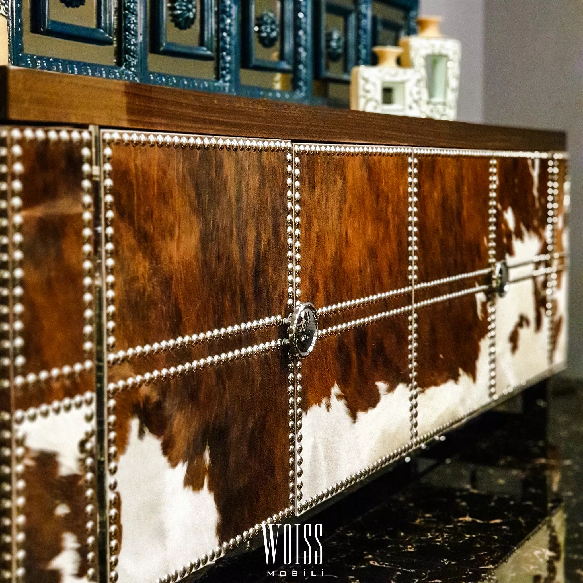 BUFFALO Dining Room, which has fascinating colors, will open your appetite with its elegance.