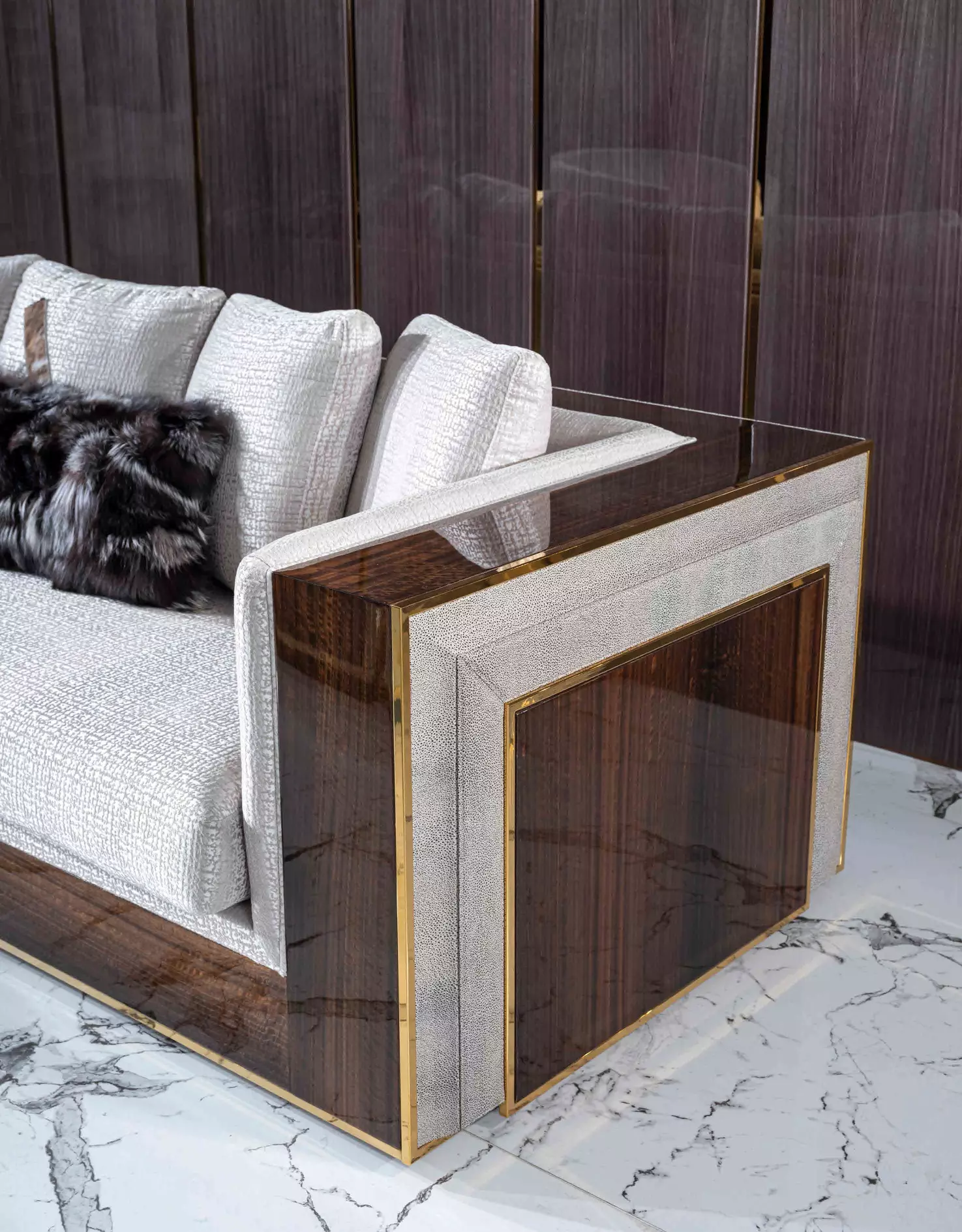 CLAN Seating Group, which is indispensable for living rooms, continues to add innovation to your home with its original and stylish design.
