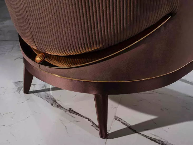 FALEZ Berjer adapts to the more elegant look and style of your home with its elegant style.