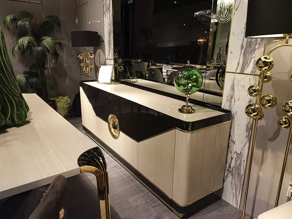 SKY Dining Room, which has fascinating colors, will open your appetite with its elegance.