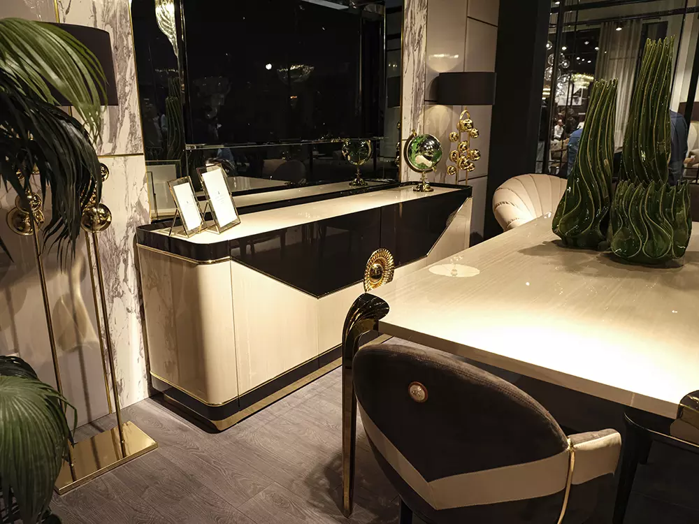 SKY Dining Room, which has fascinating colors, will open your appetite with its elegance.