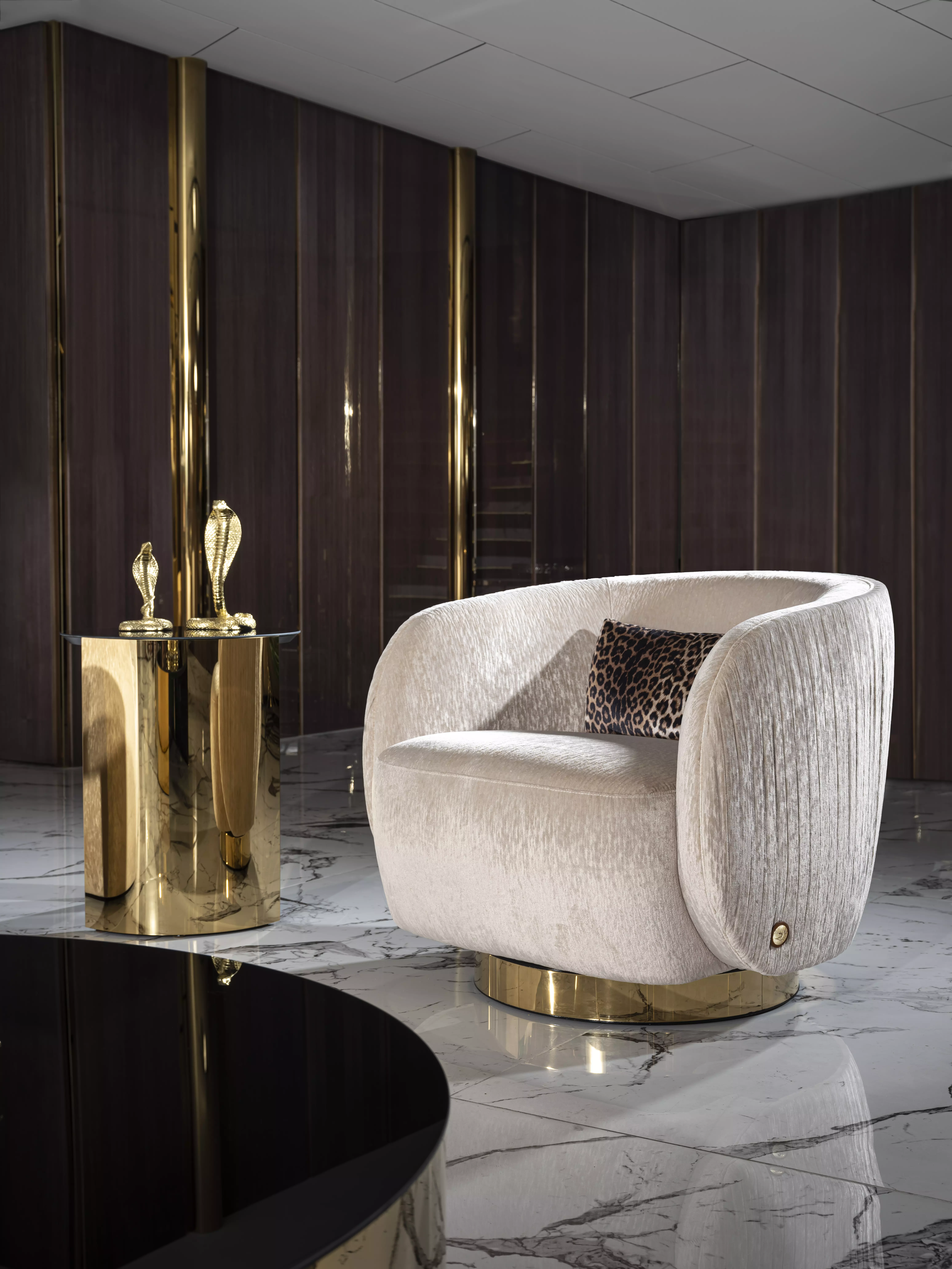 VOYAGE Seating Group comes to illuminate your rooms with its shining style.